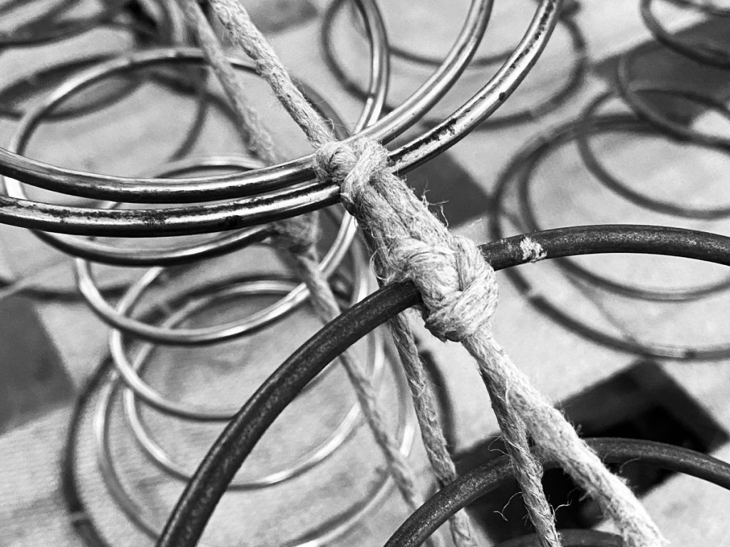 HDR Schnürung Detail schnuerung_aufsicht_mit_knoten